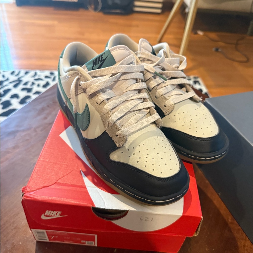 Nike Men's Green and Black Sneakers